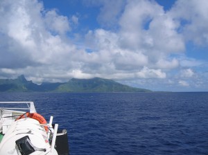 Sailing from Tahiti to Moorea