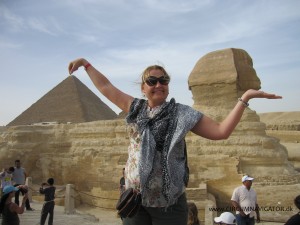 Holding up the Cheops Pyramid and the Sphinx